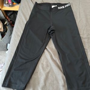 Black nike pro 3 quarter dri fit leggings size medium